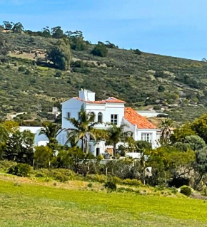 La Finca - 3BR Seaside Villa with Private Pool & BBQ